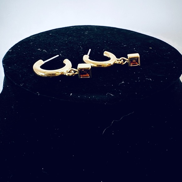 Monet Gold Tone Hoop Drop Earrings Square Garnet Red Stone‎ Dangle Vintage Class - Picture 5 of 8